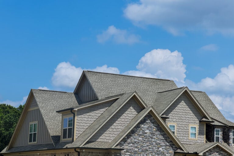 Roof construction of a building roof that is covered with new asphalt shingles