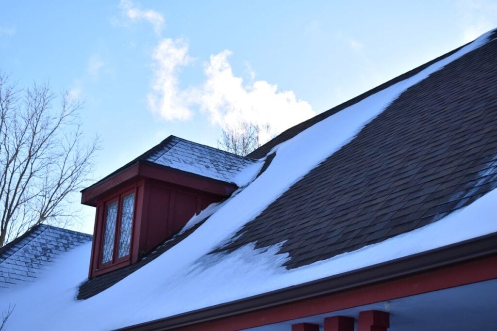 how long do roofs typically last in eau claire wi snow on top of shingles roof